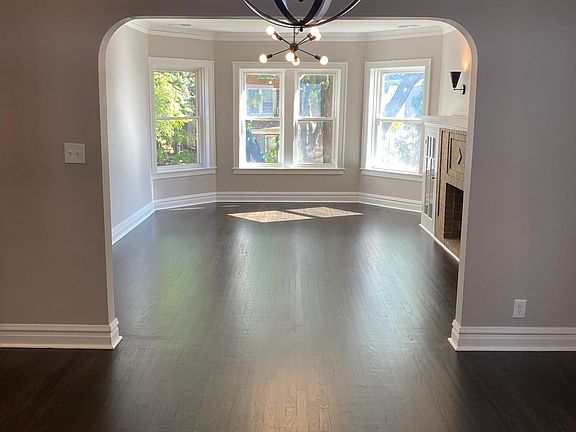 2nd image of 3618 N Sacramento Ave Floor 1