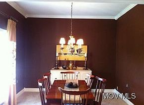 4th image of 10 Henderson Cir
