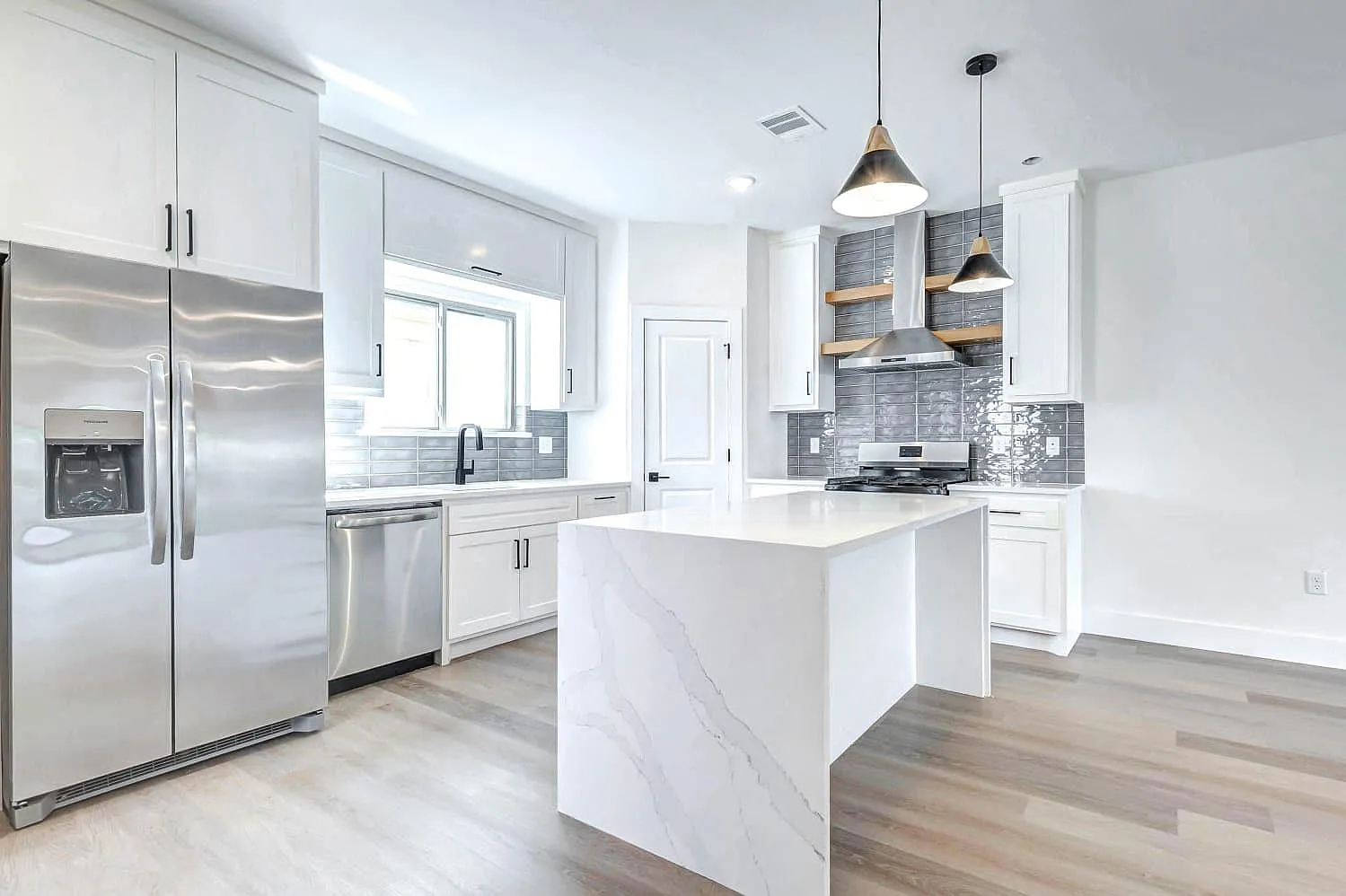 3 bed, 3.5 bath, 2144 sqft, $3,700 — Photo 4