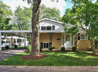 2737 Meadowlark Ln, Evanston, IL 60201