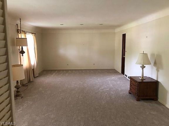 2nd image of 976 Eastlawn Dr