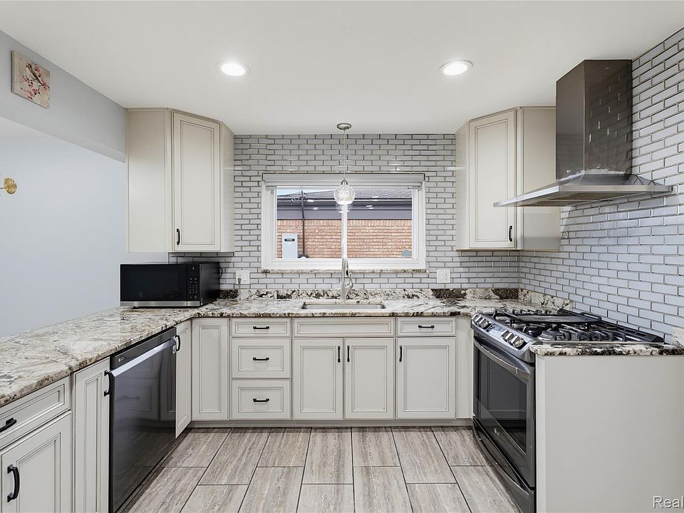 35185 Marina Dr, photo 14