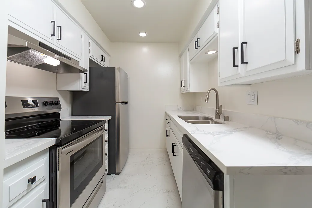 Building Photo - 115 Redondo Ave #2
