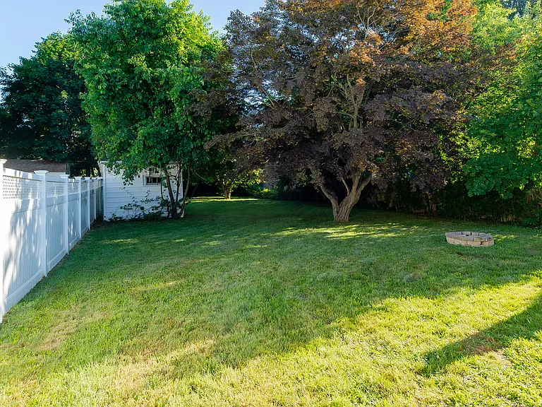 296 Birdseye St — Photo 22