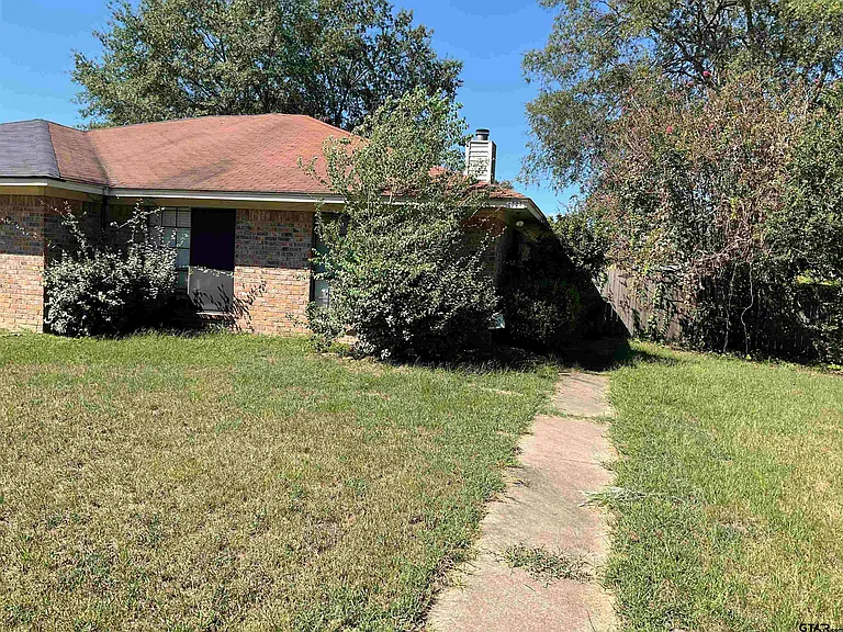 8307 Garrett Dr #8307 — Photo 1