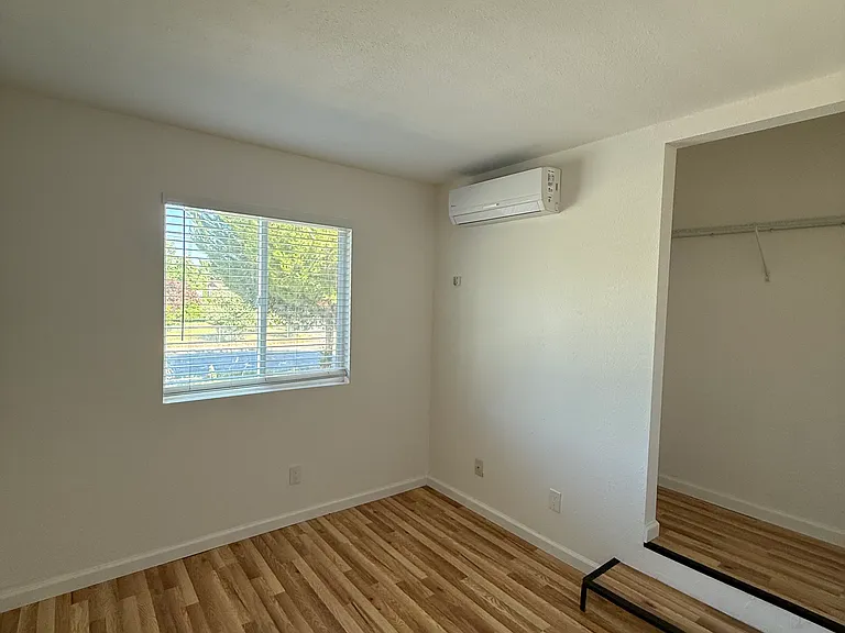 2901 Roosevelt Ln — Photo 11