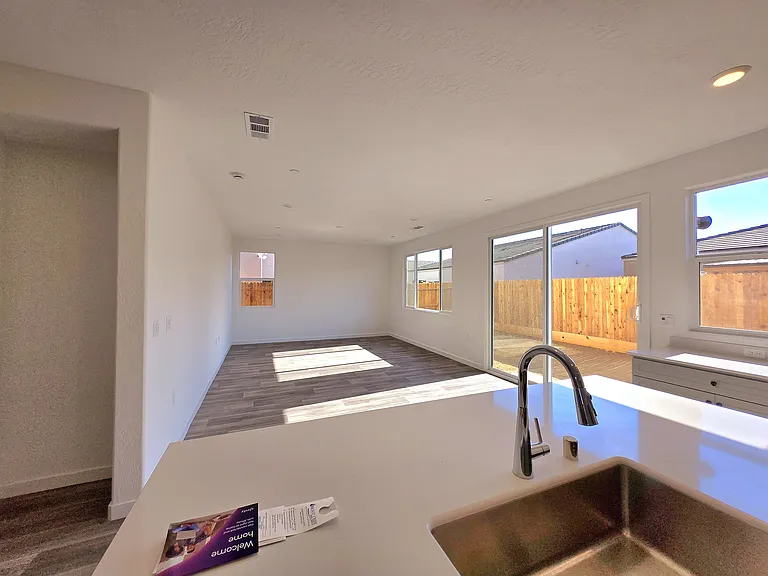Pioneer Dr W — Photo 19