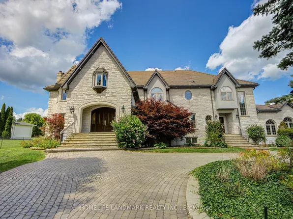 21 Kensington Dr, Richmond Hill, ON L4E 3M9