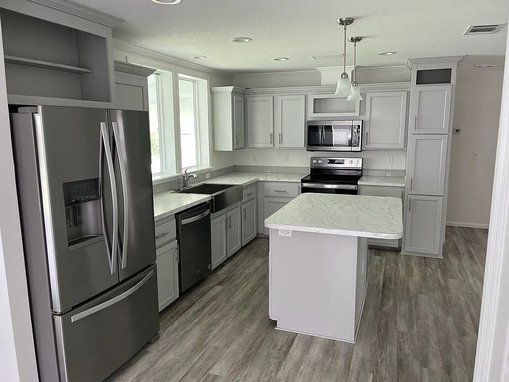 3 bed, 2.0 bath, 1356 sqft, $1,499 — Photo 3