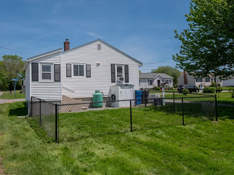 40 Draper Ave — Photo 4