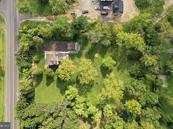 2nd image of 1428 Sumneytown Pike