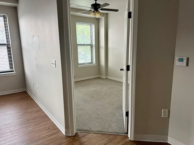 251 N Linn St — Photo 9