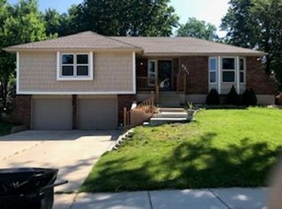 3911 SW Harbor Dr, Lees Summit, MO 64082