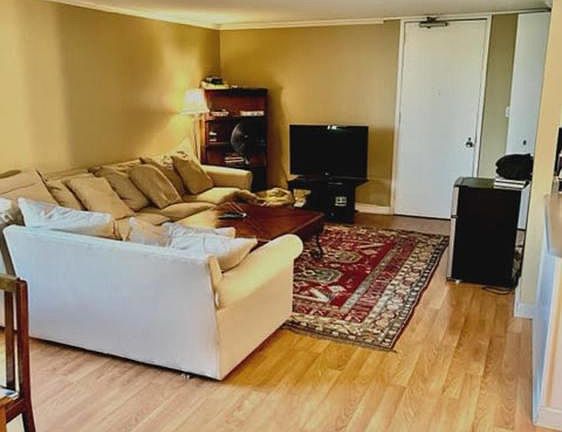2nd image of 1337 N Dearborn St #8A