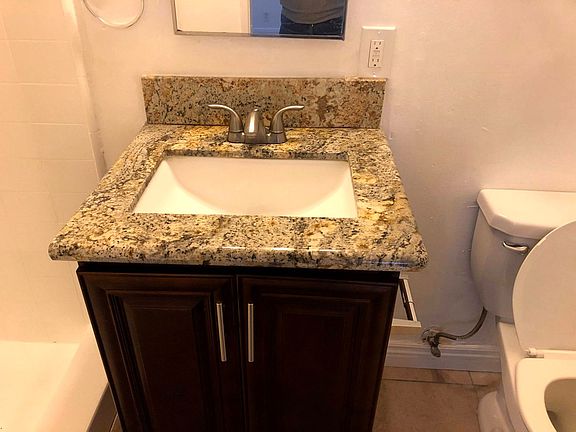 3rd image of 6023 Whitsett Ave #6