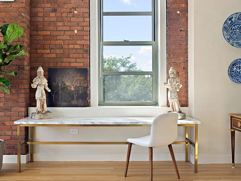 135 W 3rd St #5 — Photo 3