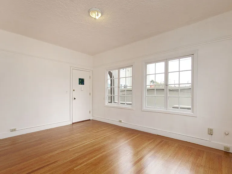 970 Vermont St — Photo 5