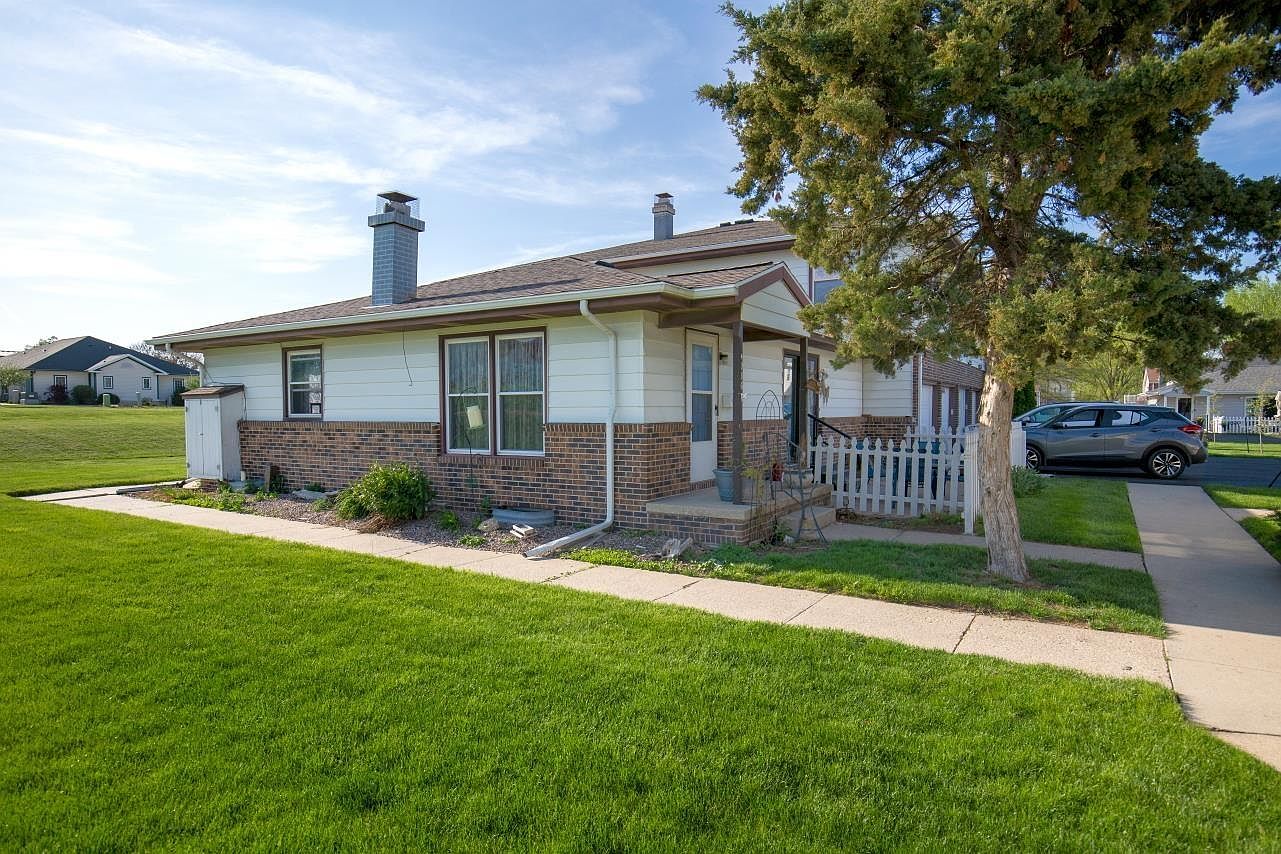 4936 Fostoria Dr, Waterloo, IA 50701 Zillow