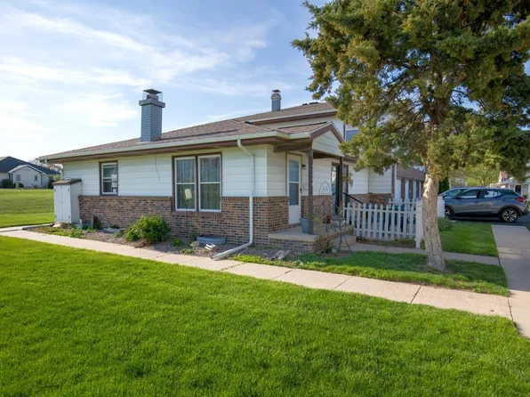 4936 Fostoria Dr, Waterloo, IA 50701