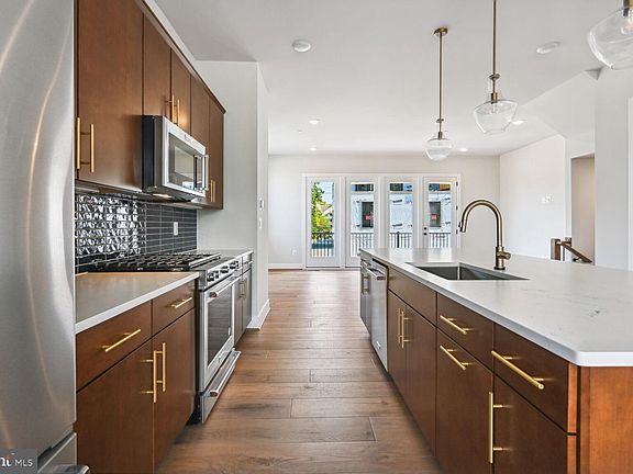 2nd image of 5917 Stonehenge Pl