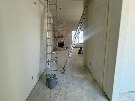 4th image of 806 Valley Ridge Rd