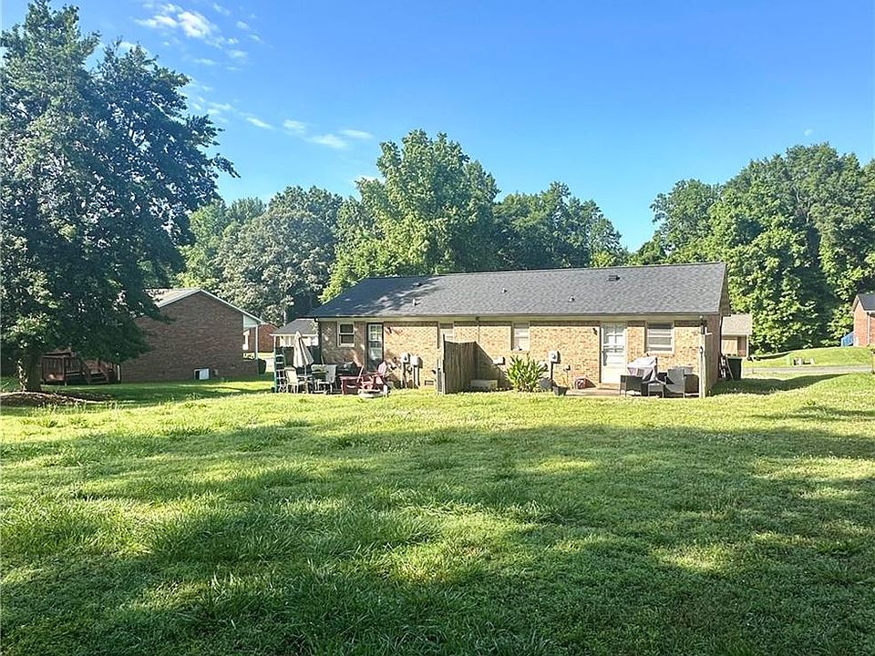 2nd image of 161 Pinecrest Dr