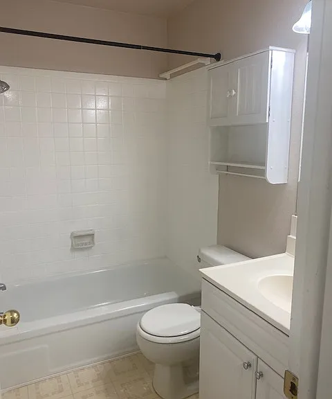 Cottonwood Dr — Photo 2