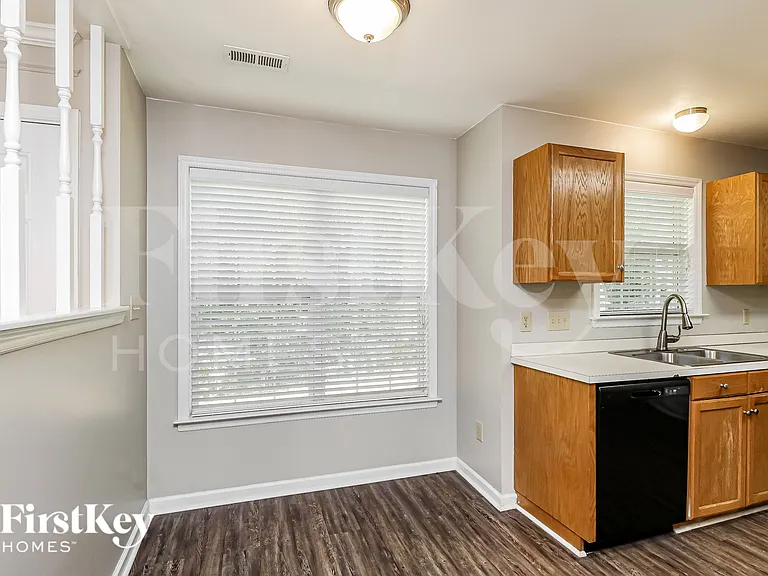 8102 Kingston Dr — Photo 11