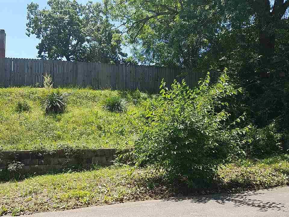 2nd image of 1601 W 22nd St