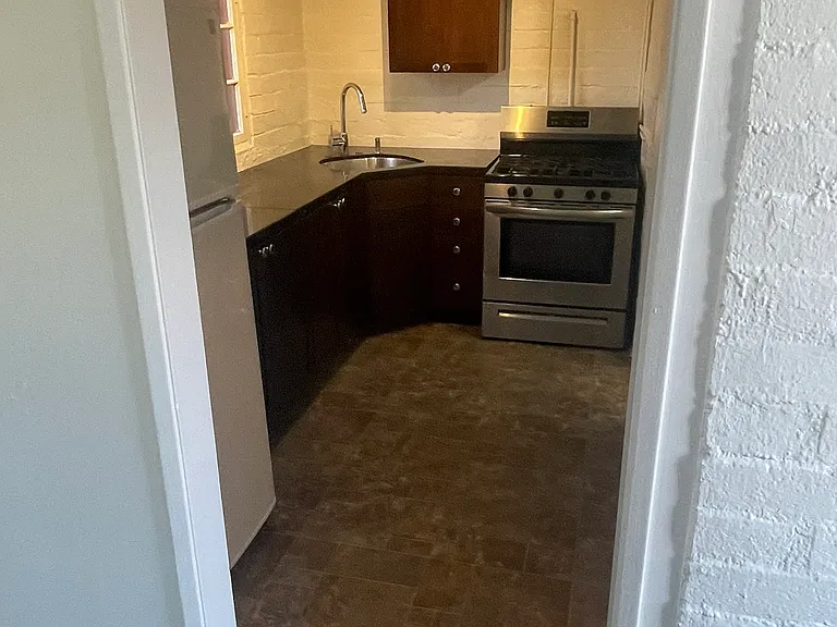 837 4th St #2 — Photo 8