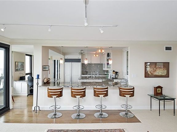 5th image of 2 Bratenahl Pl APT 11