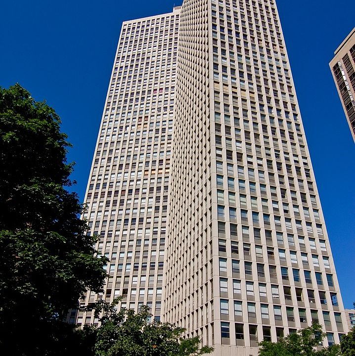 1st image of 2626 N Lakeview Ave APT 806