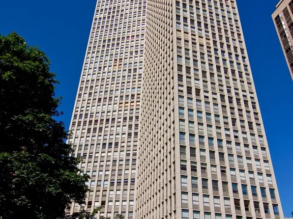 2626 N Lakeview Ave APT 806, Chicago, IL 60614