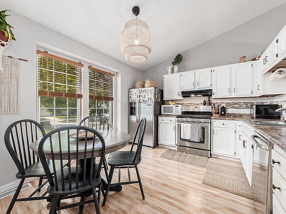 4th image of 3884 Deer Knoll Dr