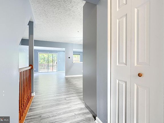 5th image of 545 Hall Ct