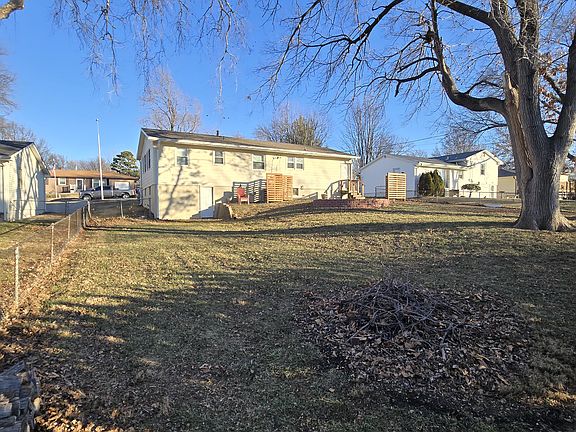 2nd image of 7510 N Hemple Ave