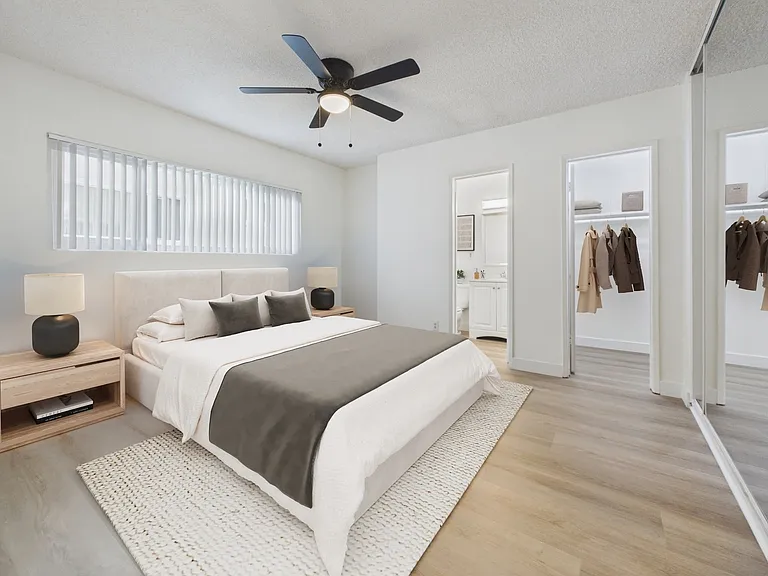 Buffalo Sherman Oaks Apartments — Photo 15