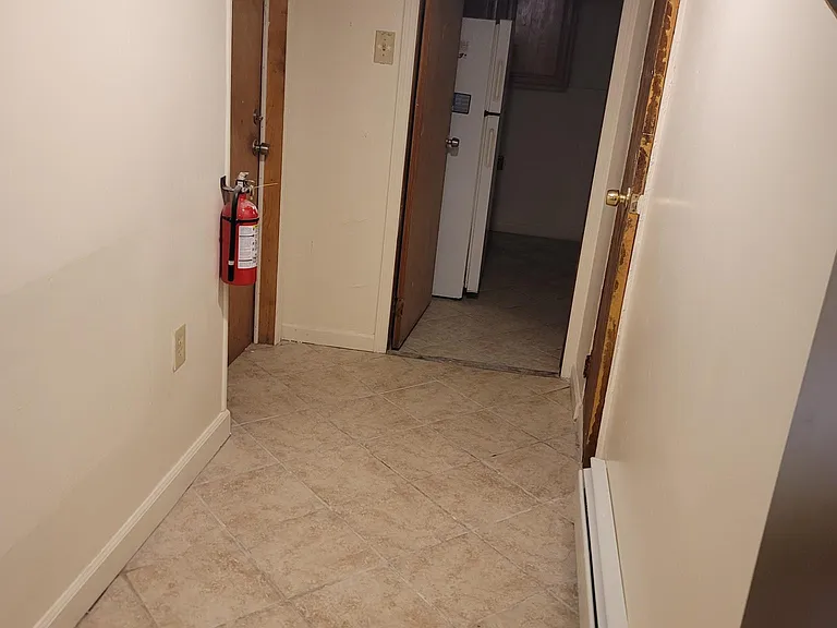Linden Ave — Photo 12
