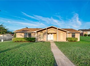 915 Live Oak Ct, Desoto, TX 75115