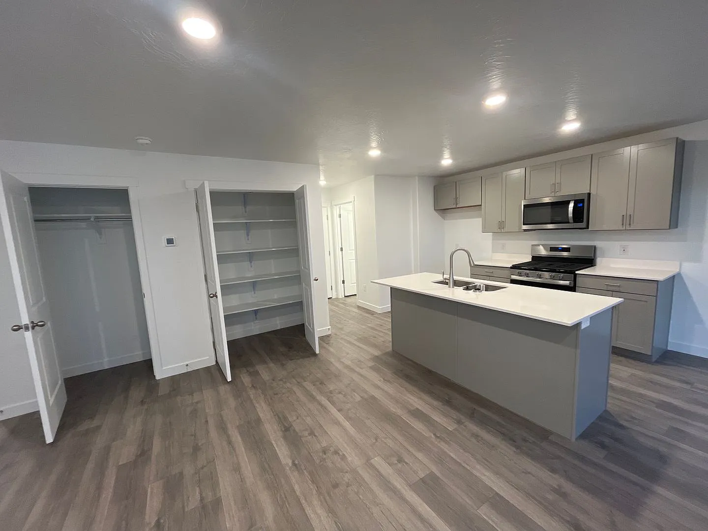 Modern Four Bed Home — Photo 2