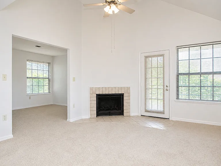 The Gables Apartments — Photo 25