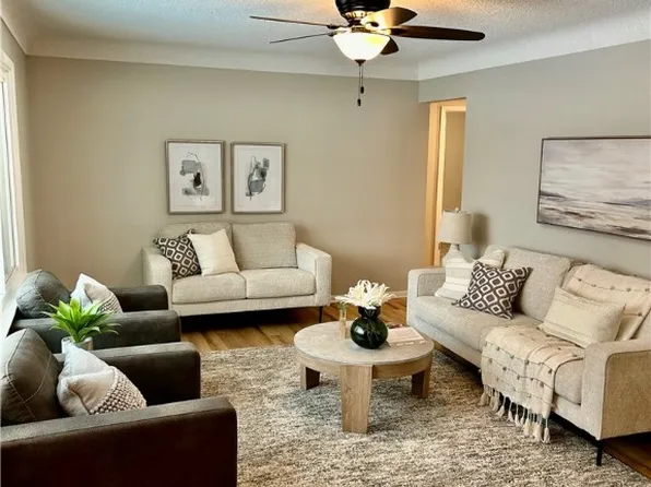 4908 Walnut Dr, Pleasant Hill, IA 50327
