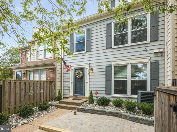 7442 Emerald Dr, Manassas, VA 20109