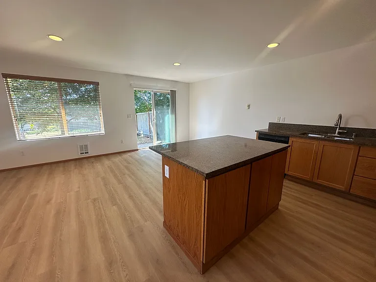 4002 82nd Ave NE — Photo 5