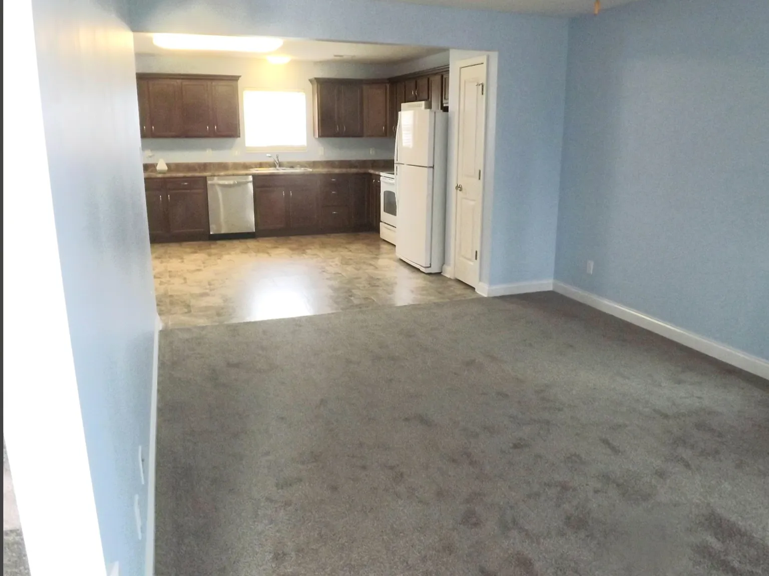 1030 Lennox Cir — Photo 3