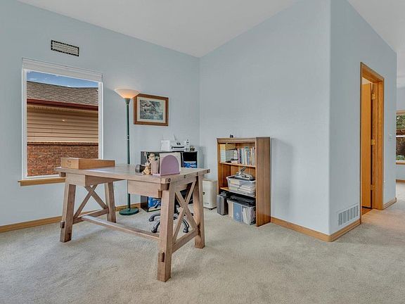 4th image of 2607 Falcon Dr