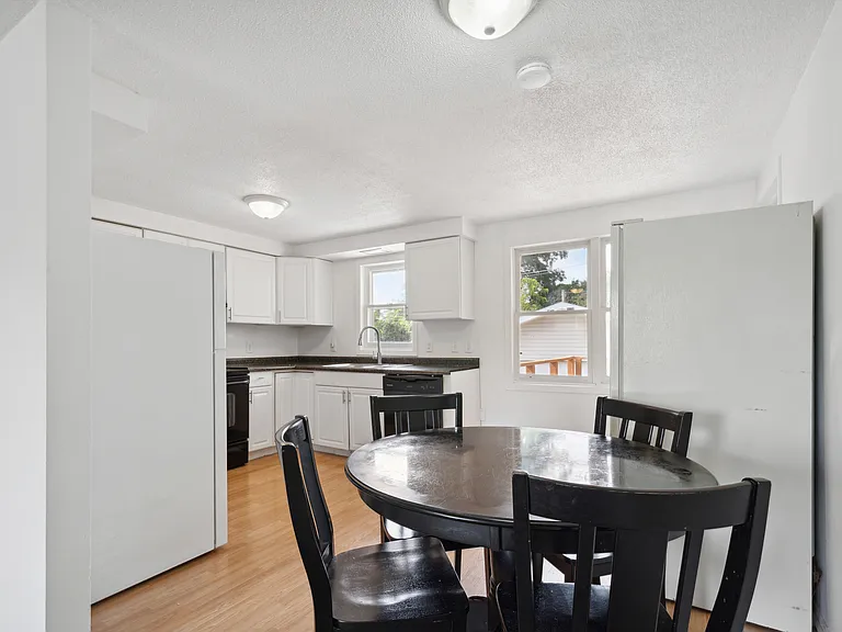 2480 Collegewood St — Photo 6