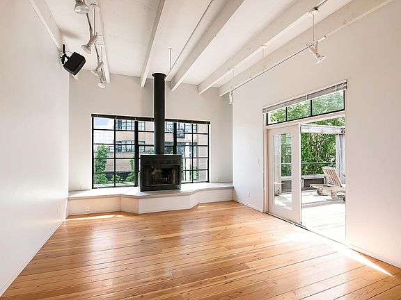 2nd image of 1011 NW Glisan St Unit 307