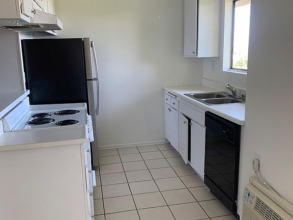 4th image of 1011 Palm Ave #305