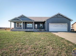 105 Sunset Ln, Maple Hill, KS 66507